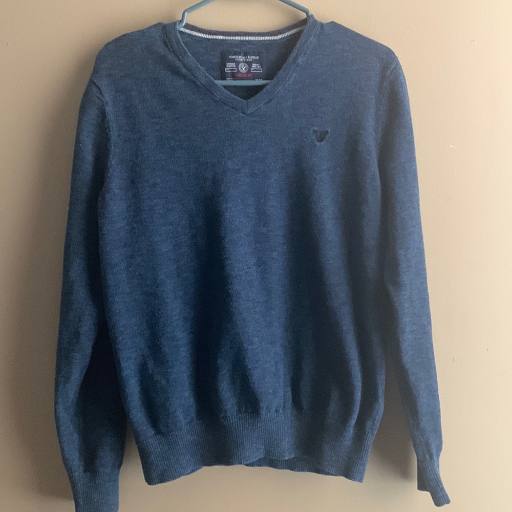Men’s American Eagle athletic fit sweater in medium